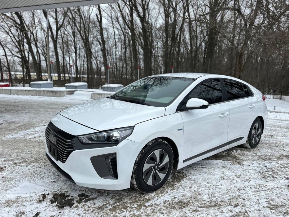 Hyundai Ioniq hybrid в идеальном состоянии