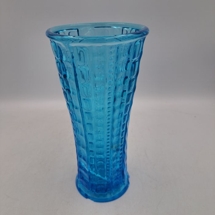 Niebieski wazon Perła Ząbkowice szkło z PRL z defektem