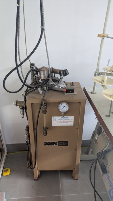 Ferro antigo com caldeira