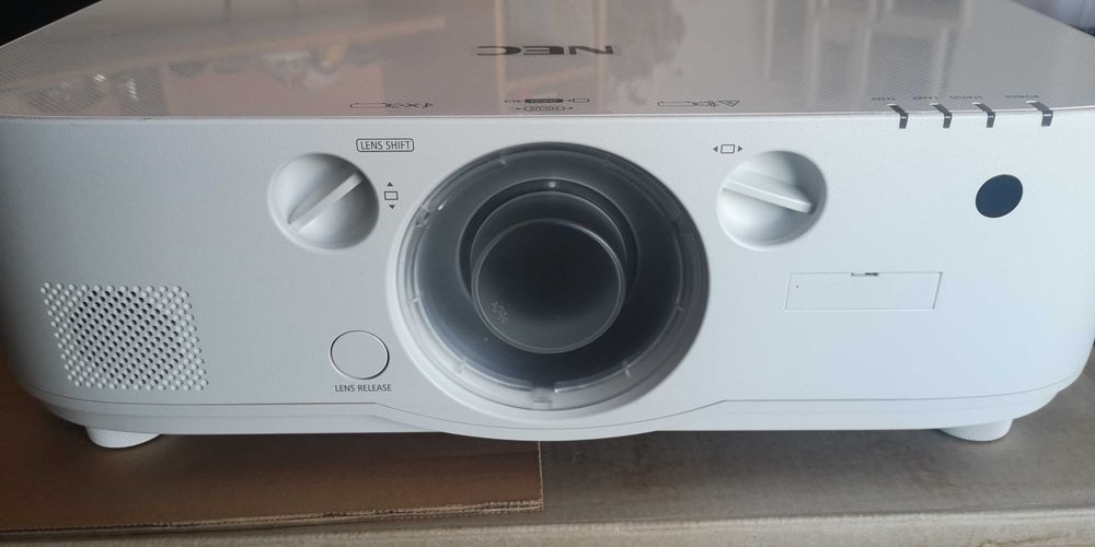 Projetor profissional Full HD nativo (compatível com 3D) NEC PA622UG