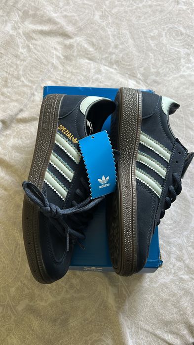 Adidas spezial.