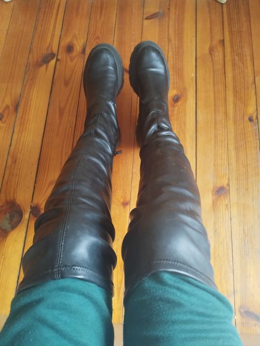 Czarne kozaki zimowe trapery