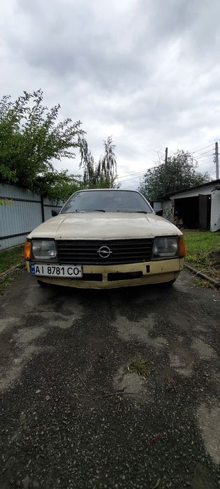 Opel Commodore 1982 року