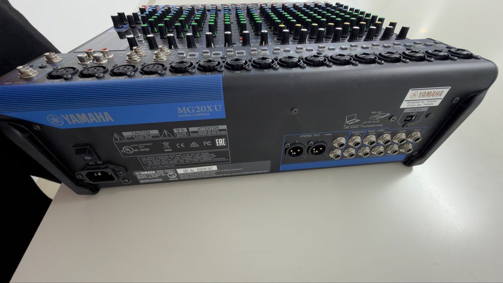 Mesa de Mistura Yamaha MG20XU – 20 Canais com Efeitos e USB