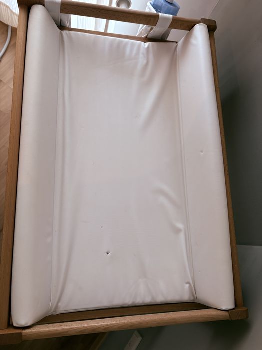 Muda fraldas em madeira