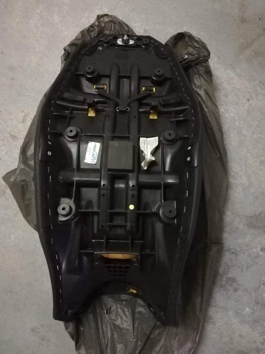 Banco para triumph tiger 1050 (novo preço para desocupar 155 euros)
