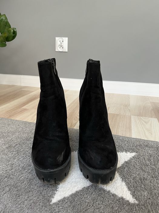 Buty na koturnie