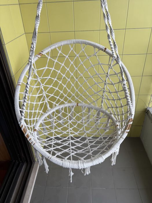 Baloiço suspenso de macramé