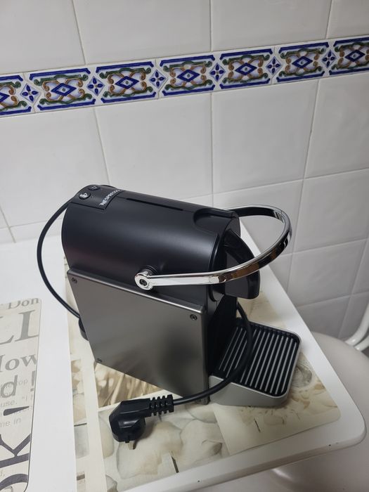 Maquina de cafe nesspresso pixie