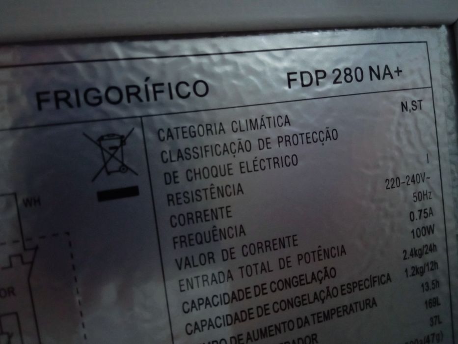 Frigorífico  com congelador