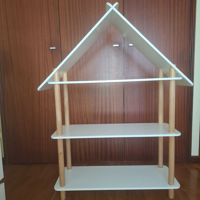 Prateleira /biblioteca "casa" criança