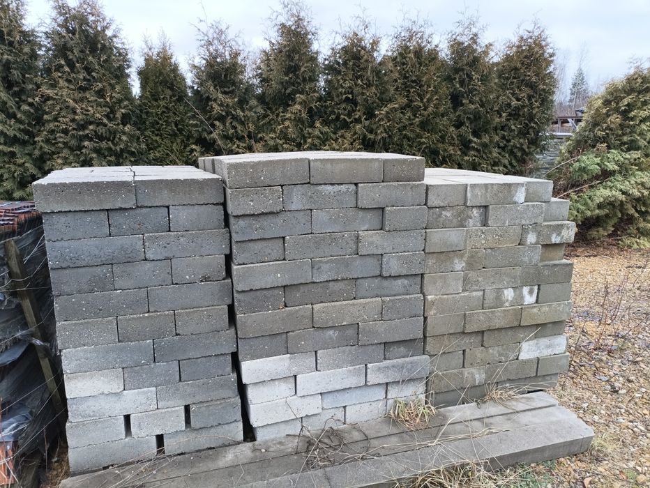 Bloczek betonowy fundamentowy