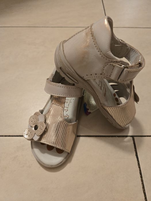Sandalki zlote Renbut r 23
