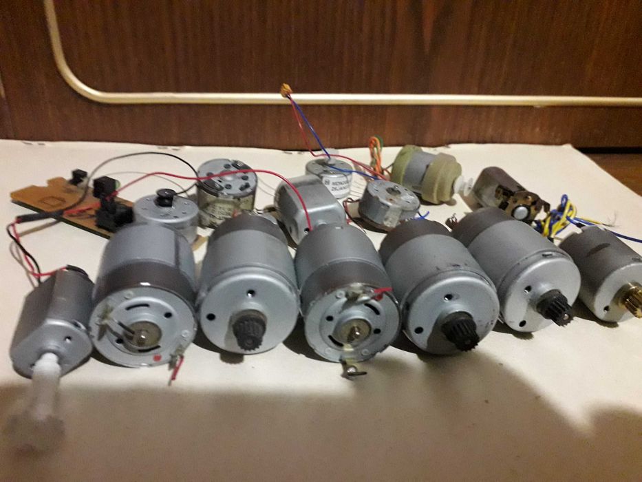 Продам маленькі електромоторчики