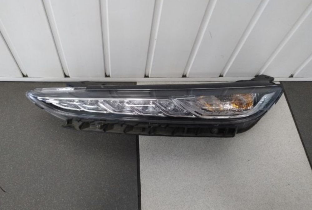 Фара денний ходові вогні права  kona 2019