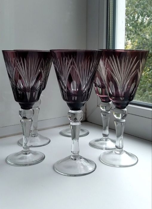 Фужеры чешское марганцевое стекло. 

1. 18