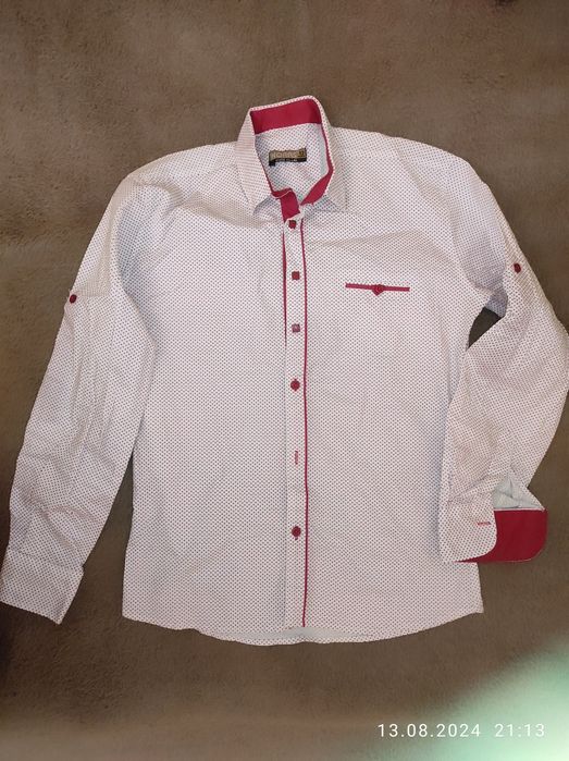 Штани і сорочка на хлопця.