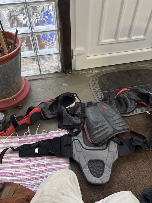 Vende se colete dainese