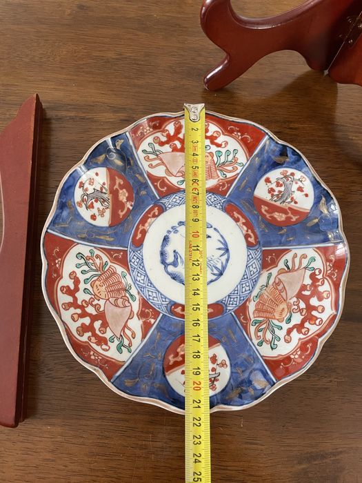 3 Plate Stands64751685837186127