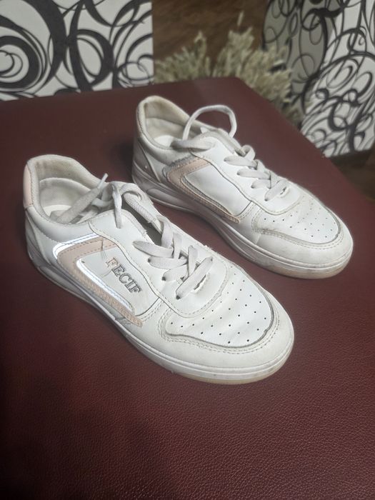 Кросівки жіночі кожзам