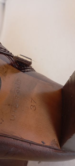 Botas castanha de salto alto Uterque