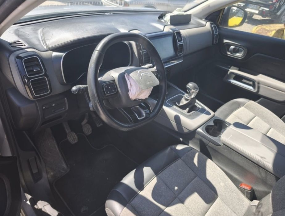 Citroen C5 cross 1.5 HDI 
Veículo que trabalha e anda 
Longarinas boms 
Radiadores de 
Vendo no estado que está 
Mais info