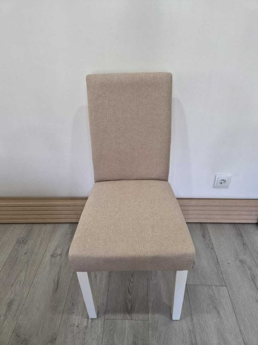 Mesa e cadeiras de jantar