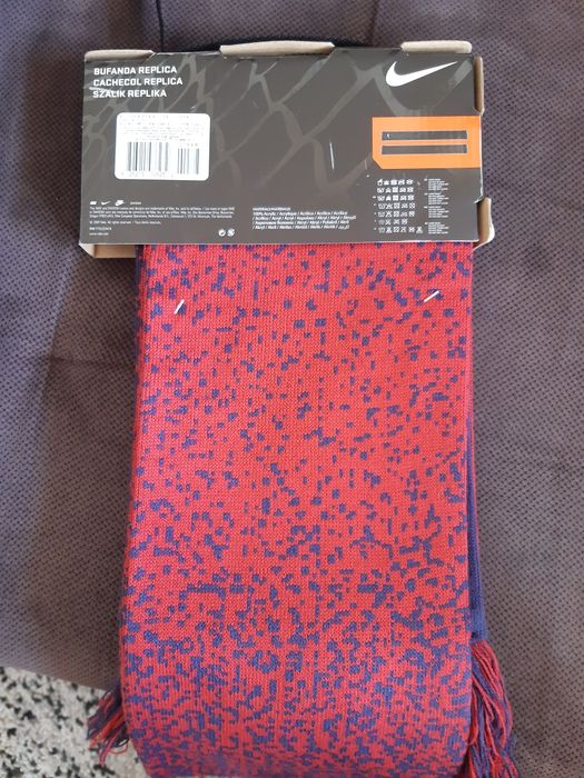 Nowe, dwa szaliki klubowe.