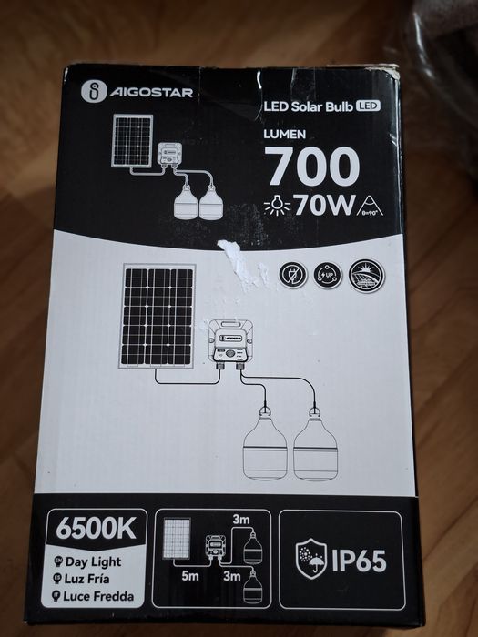 Lampy zewnętrzne z panelem fotowoltaicznych.