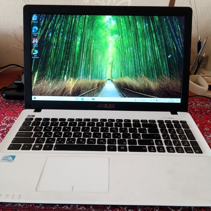 Ноутбук ASUS X550C