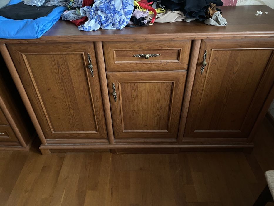 Ліжко та комоди два штуки