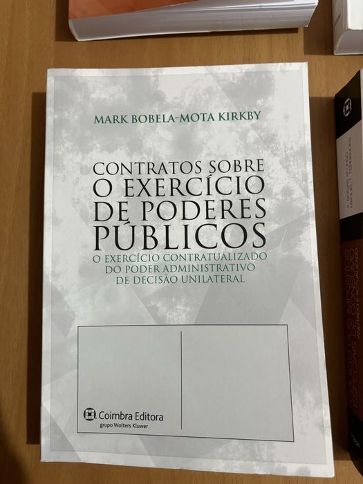 Livros de Direito variados
