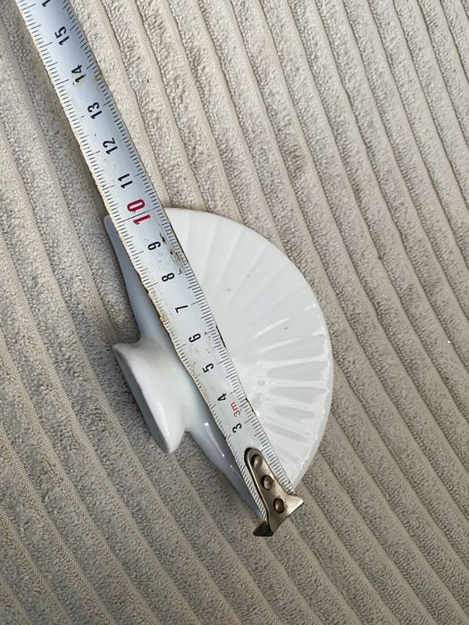 ozdobna, ceramiczna pamiątka w kształcie wachlarza