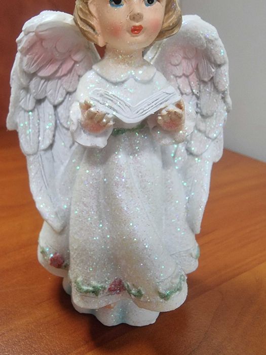 Figurki aniołki aniołek biały białe anioły stojące na szczęście