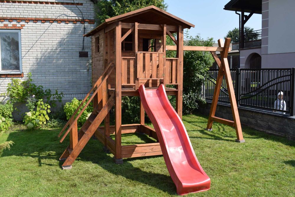 Domek dla dzieci.Plac zabaw.Zjeżdżalnia.Piaskownica.Domek ogrodowy