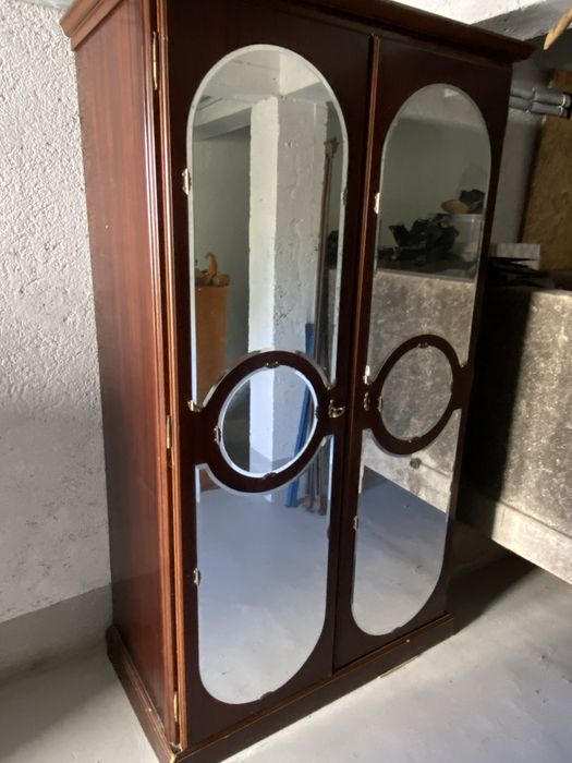 Guarda fatos em bom estado