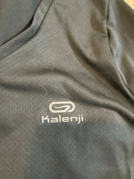 Top desportivo pouco uso preta.