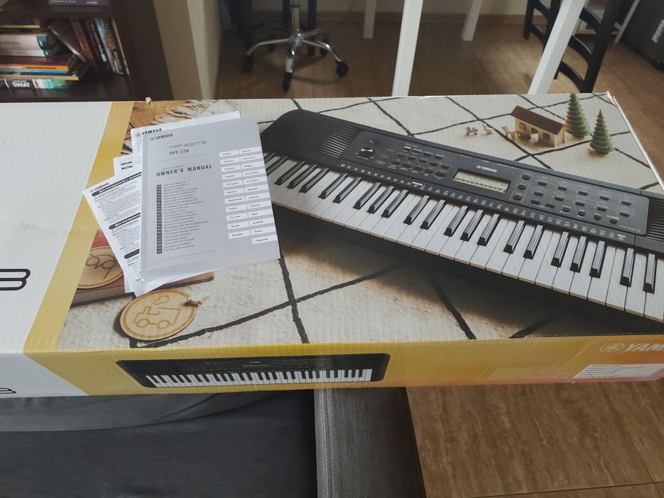 Keyboard Yamaha PSR-E273 + statyw. Stan idealny
