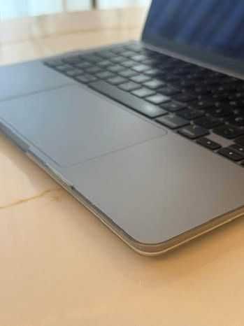 MacBook Air Apple M2 com capa transparente