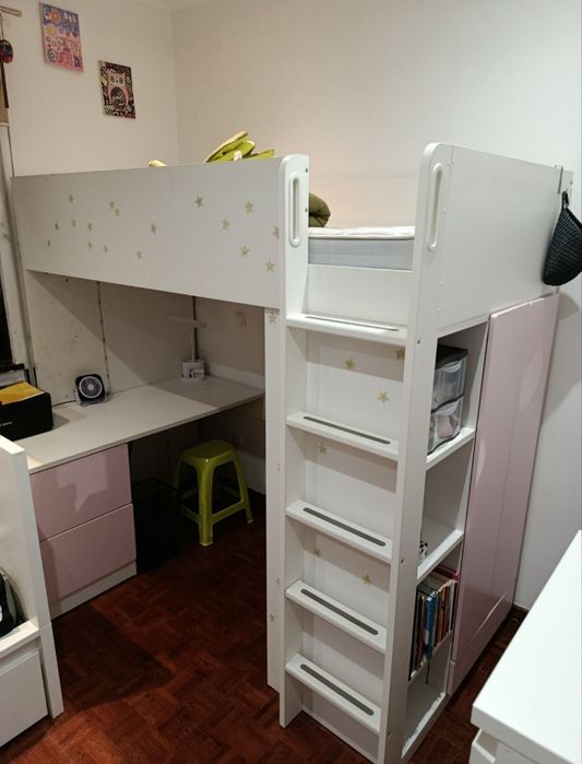 Cama Alta IKEA com secretária e roupeiro
