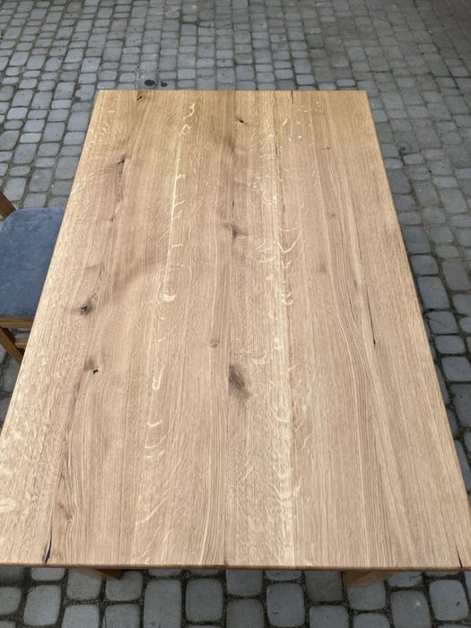 Дубовий стіл та стільці