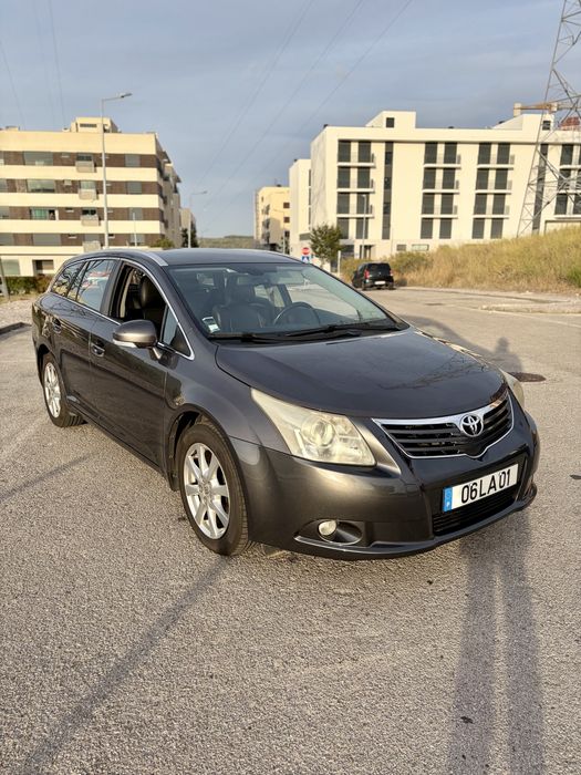 Vendo Toyota Avensis SW 2.0 D-4D Exclusive, nacional, de novembro de 2010, com apenas 153.000 km.