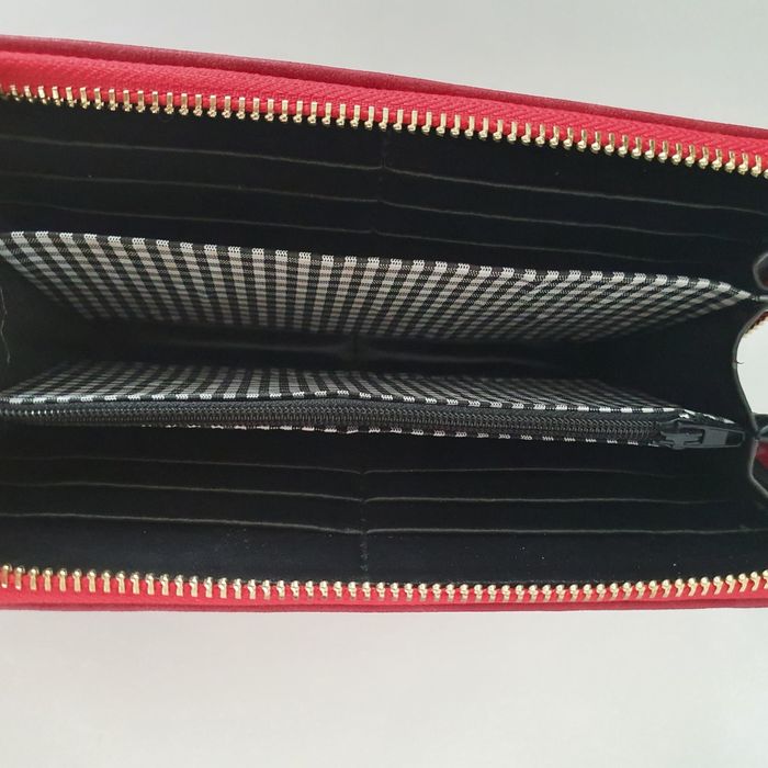 Duży czerwony portfel