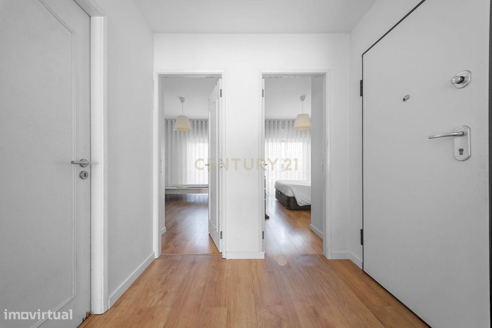 Apartamento T2 Renovado com Varanda e Arrecadação em São João da Talha