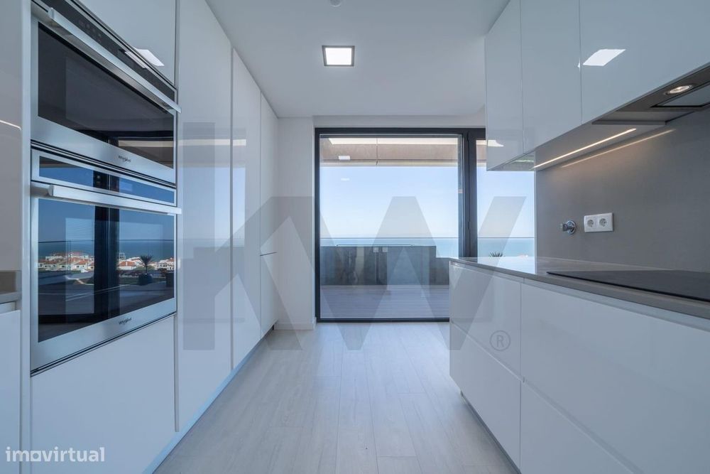 Penthouse T2 de Luxo com Terraço e Jacuzzi Privado | Vista Mar 180º