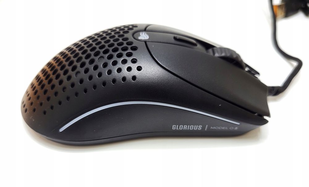 Myszka glorious model o2 czarna gamingowa lekka przewodowa