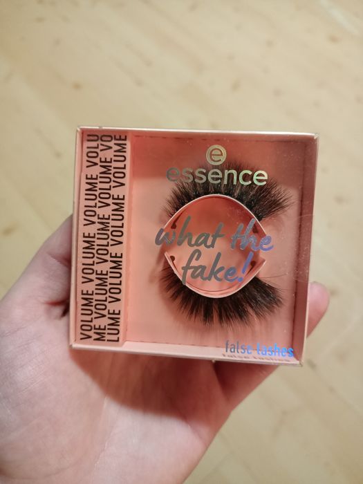 Sztuczne rzęsy na pasku Essence (Nowe)