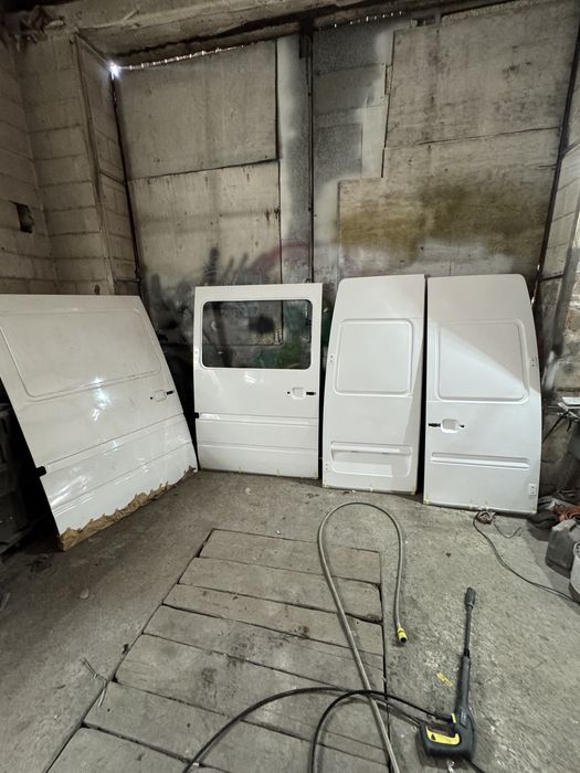 Двери задние Volkswagen LT (стекловолокно)