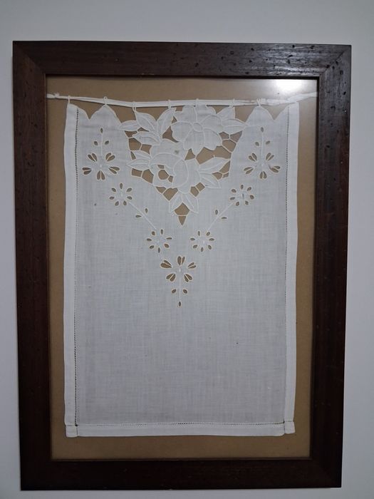 Conjunto de 2 quadros com bordados antigos