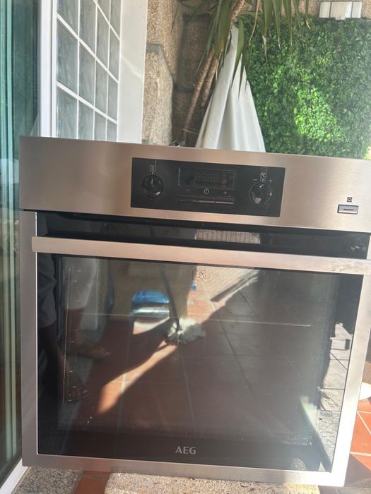 Forno AEG cinzento